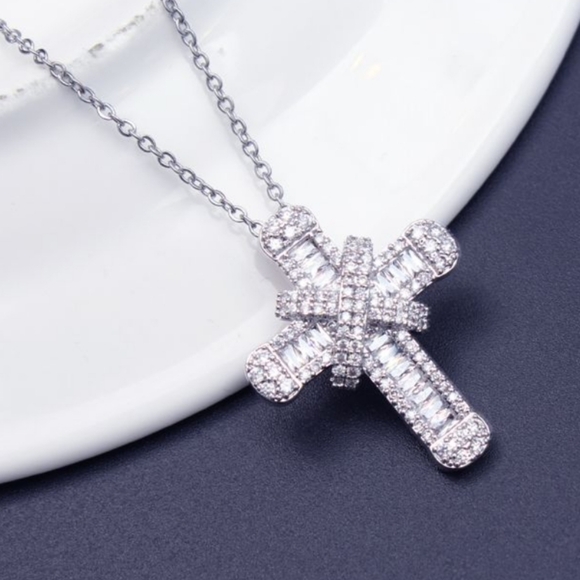 Jewelry - Sliver cross diamond necklace